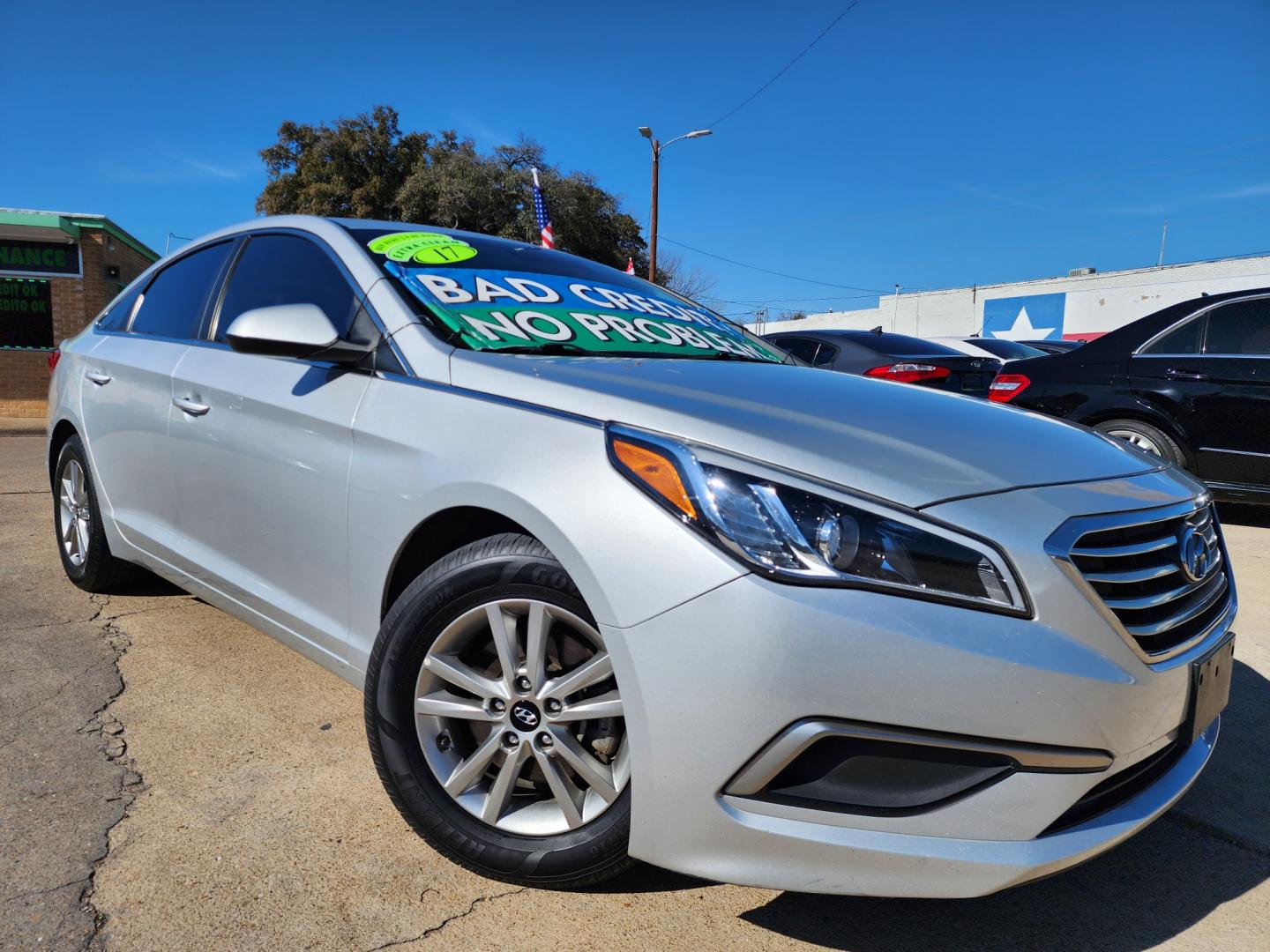 2017 SILVER Hyundai Sonata SE (5NPE24AF8HH) with an 2.4L L4 DOHC 16V engine, 7A transmission, located at 2660 S.Garland Avenue, Garland, TX, 75041, (469) 298-3118, 32.885551, -96.655602 - Welcome to DallasAutos4Less, one of the Premier BUY HERE PAY HERE Dealers in the North Dallas Area. We specialize in financing to people with NO CREDIT or BAD CREDIT. We need proof of income, proof of residence, and a ID. Come buy your new car from us today!! This is a very clean 2017 HYUNDAI SON - Photo#0